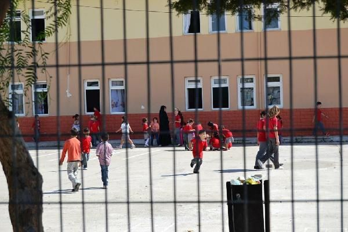 Ayvalık\'ta "ilkokulda çarşaflı öğretmen" iddiası BALIKESİR