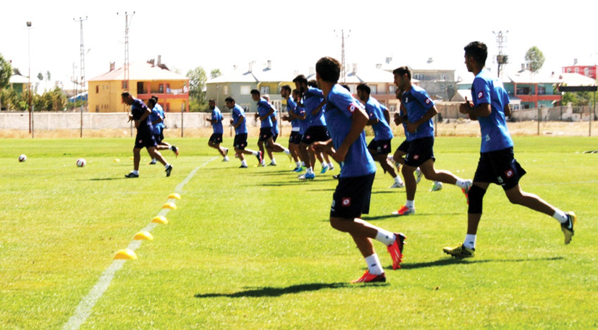 Kırmızı Siyahlı Ekip Kayseri Şekerspor\'u Bekliyor