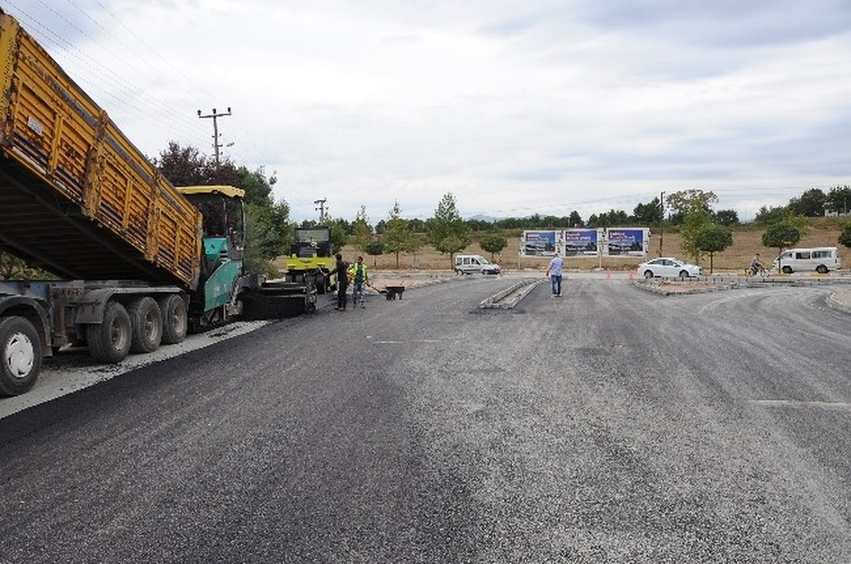 Başiskele\'de Asfalt Çalışmaları Devam Ediyor