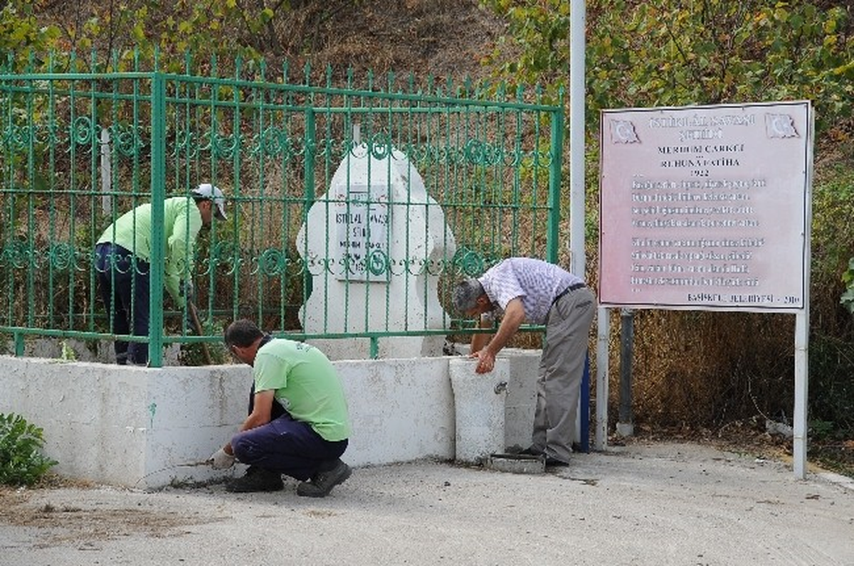Başiskele\'de Şehitlik ve Mezarlıkların Bakımı Yapıldı