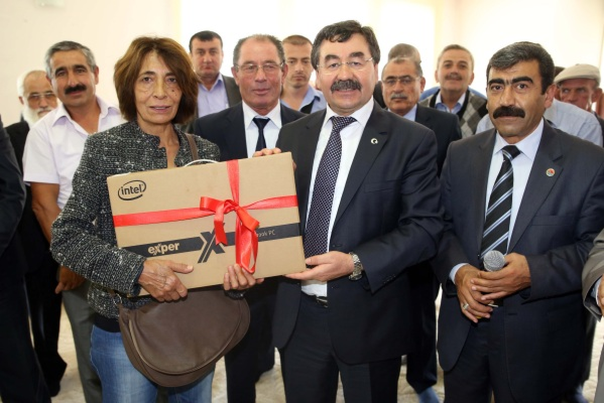 Başkan Odabaşı\'ndan Muhtarlara Laptop