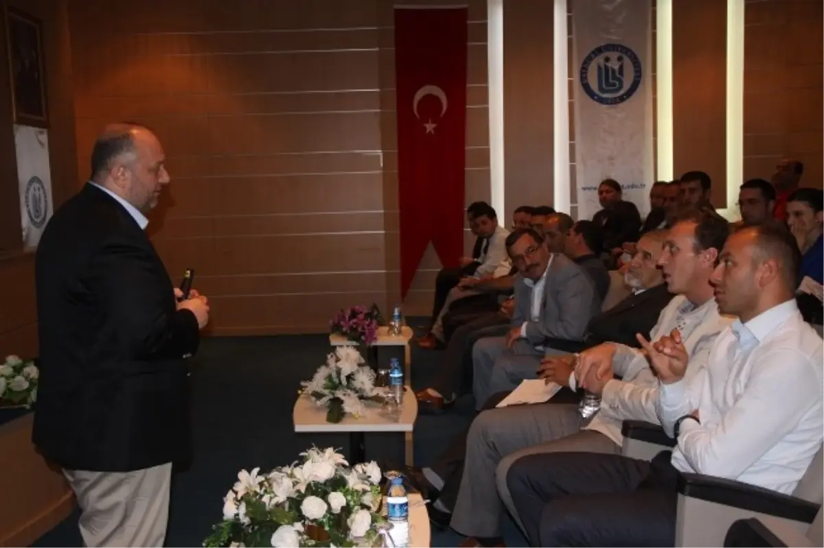 Bayburt Üniversitesi\'nde "Güneş Enerjisinden Elektrik Üretimi" Konferansı