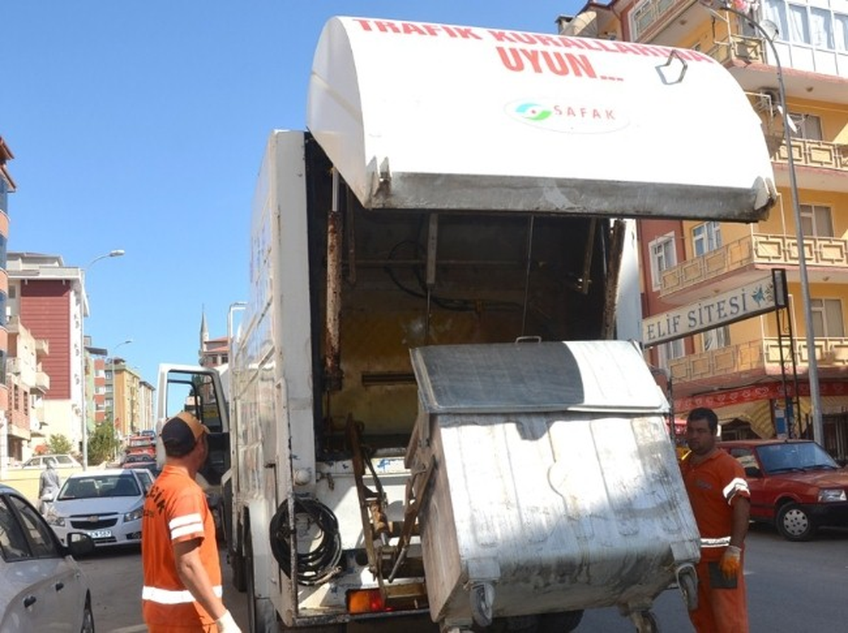 Bilecik\'te Çöp Konteynerleri Yıkanıyor