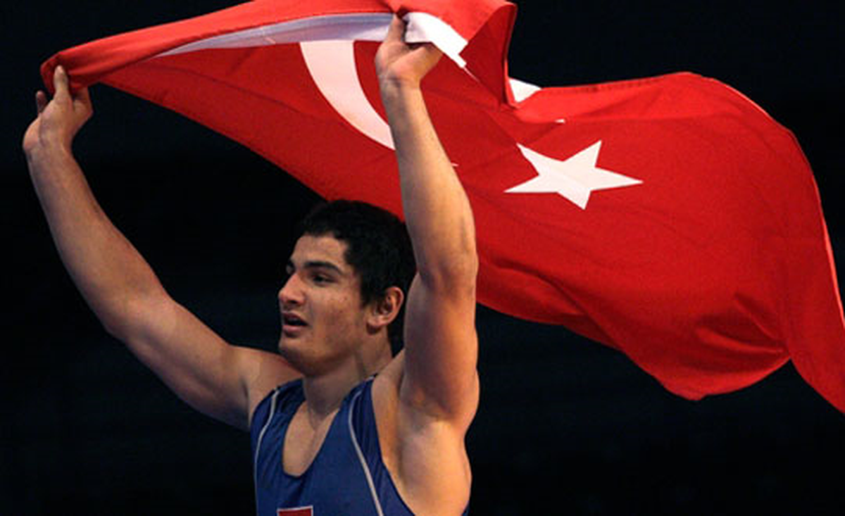 Bronz, Sezer\'de "Kilo Yaptı"