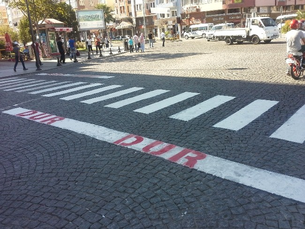 Çanakkale\'de Yol Çizgileri Yenileniyor