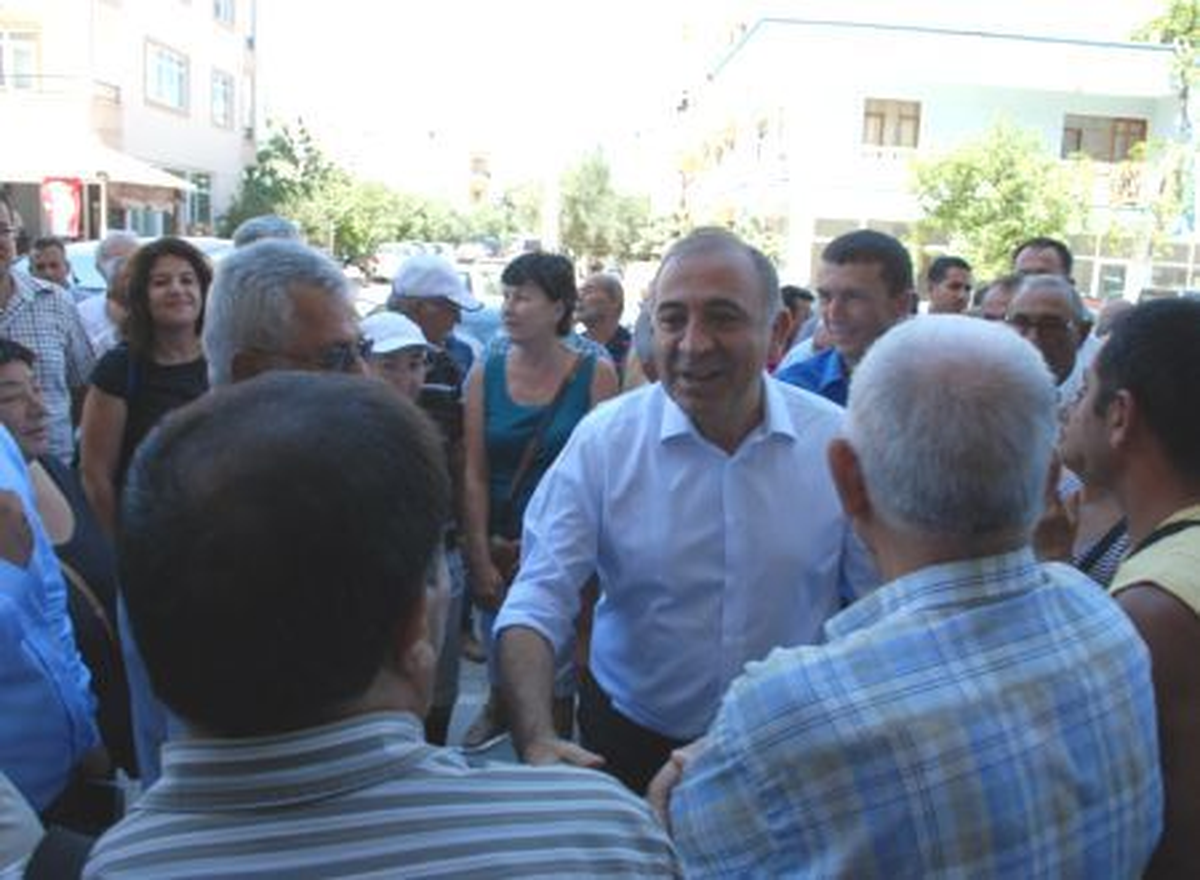 CHP Genel Başkan Yardımcısı Tekin tarım işçileriyle sohbet etti ADANA