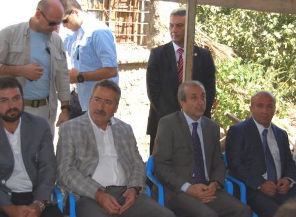 Çıralar Dicle Nehri\'nde Işıldadı