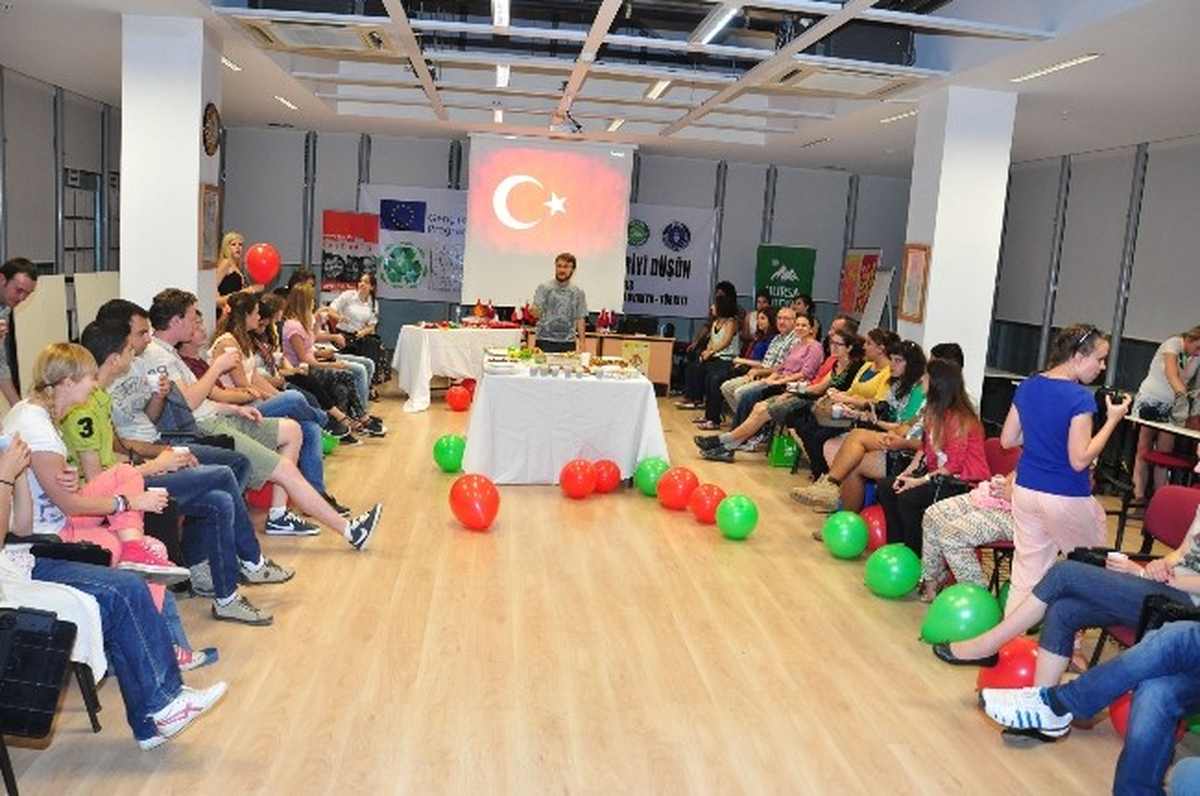 Gençlik Meclisi Yabancılara Türk Kültürünü Tanıttı