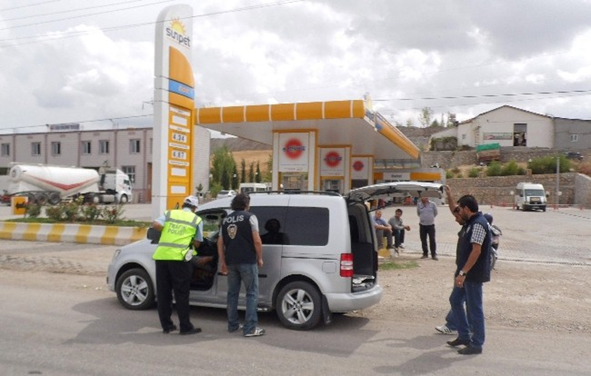 Gölbaşı\'nda Polisin Asayiş Uygulamaları Hız Kesmiyor