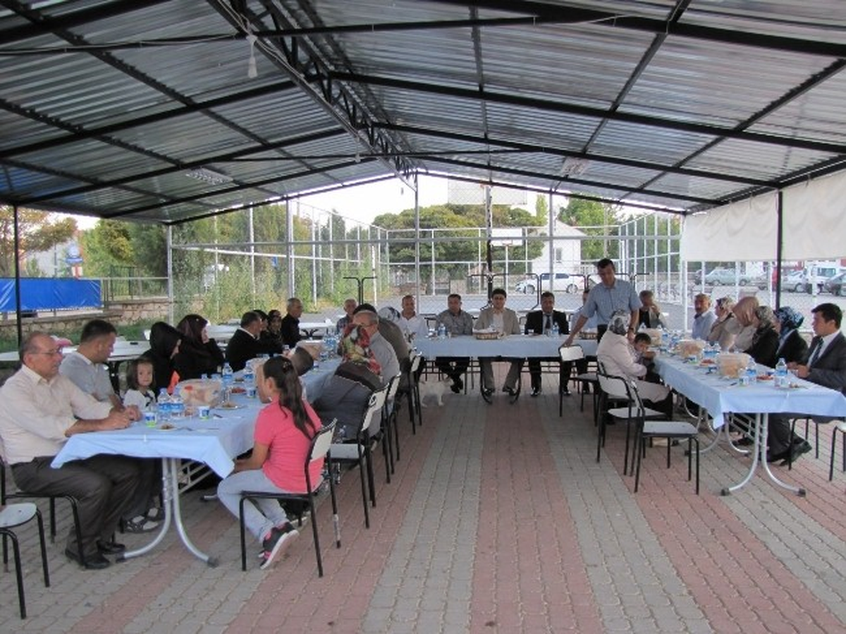 Hisarcık\'ta Şehit Aileleri ve Gaziler Onuruna Yemek