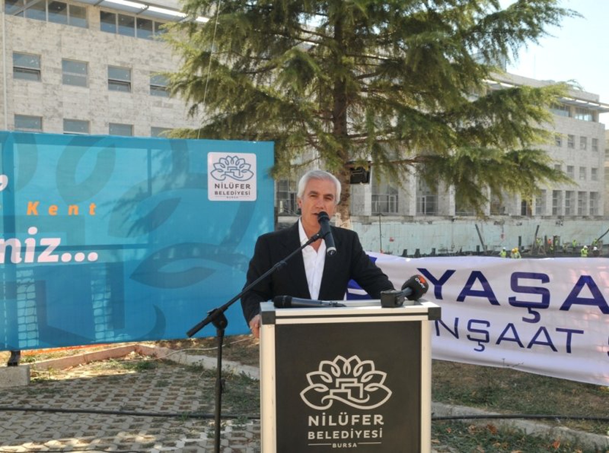 İhsaniye Kent Meydanı\'nda Yer Altı Otoparkının Temeli Atıldı