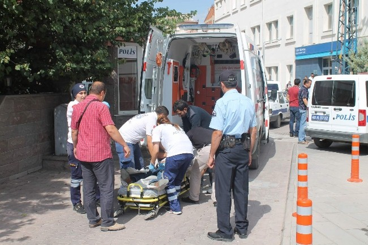 İmam Nikahlı Eşine \'Yuvamı Yıktın Sen\' Diye Bağırdı