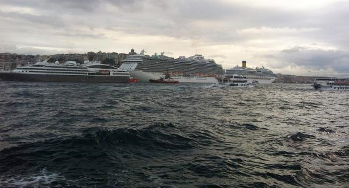 İstanbul "Yüzen Şehir"lerle Doldu