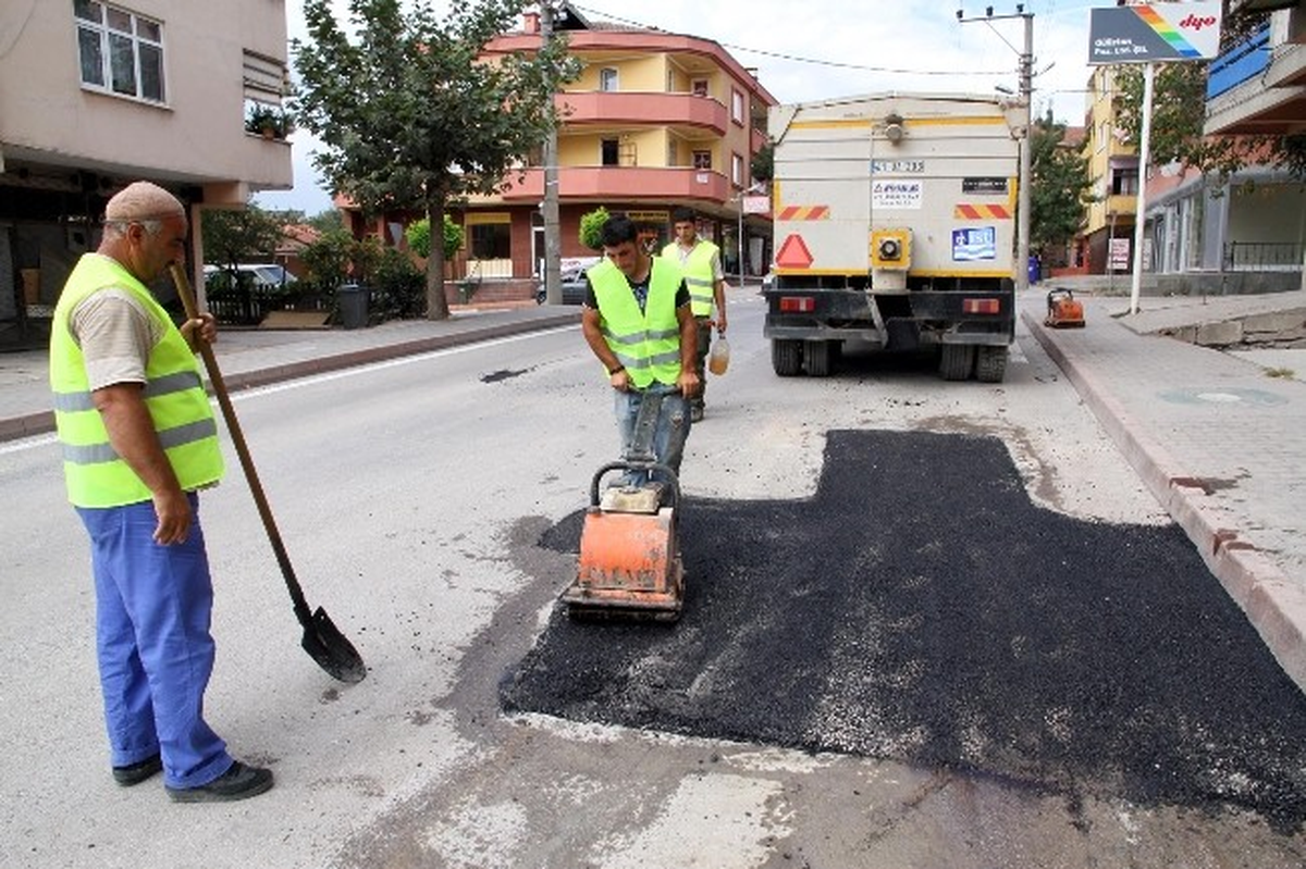 İsu Arıza Sonrası Asfalt Tamiri Yapıyor