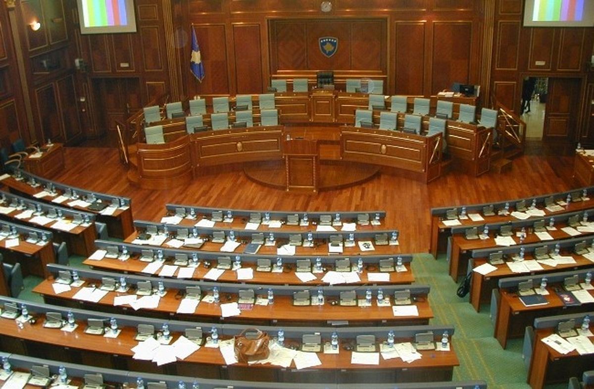 Kosova\'da Erken Seçim Tartışması