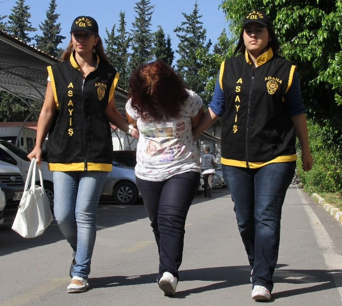 Kredi Kartı Çalan Kadın Yakalandı