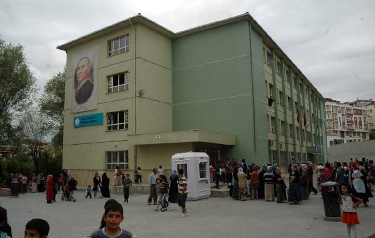 Küçükçekmece\'de Okulda Şüpheli Ölüm
