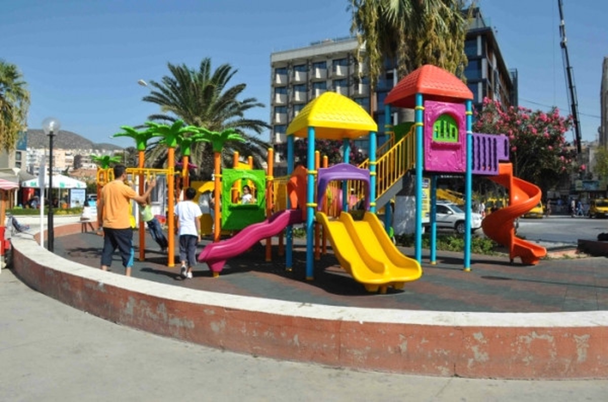 Kuşadası Belediyesi Engelli Çocukları Sevindirdi