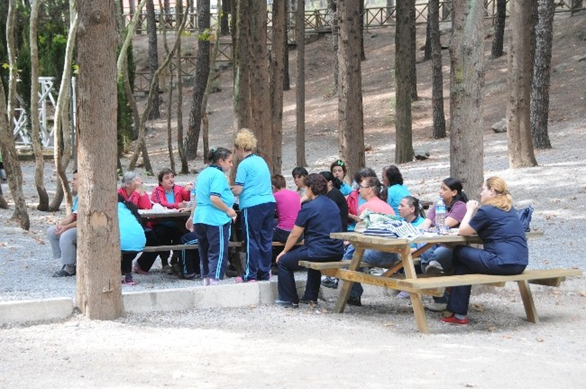Manisa\'da Akıl Hastaları Süreyya Parkı\'nda Eğlendi