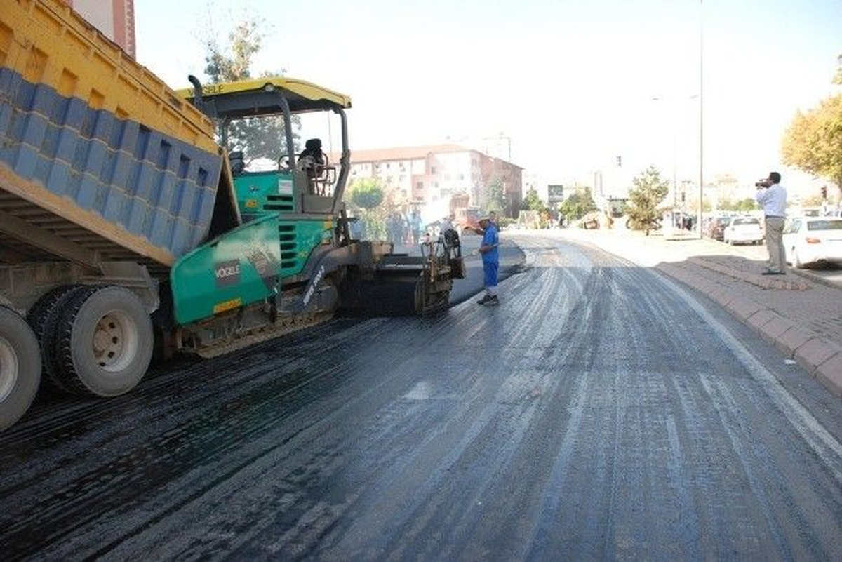 Melikgazi\'de Yollara Stonmastik Asfalt Dökülüyor