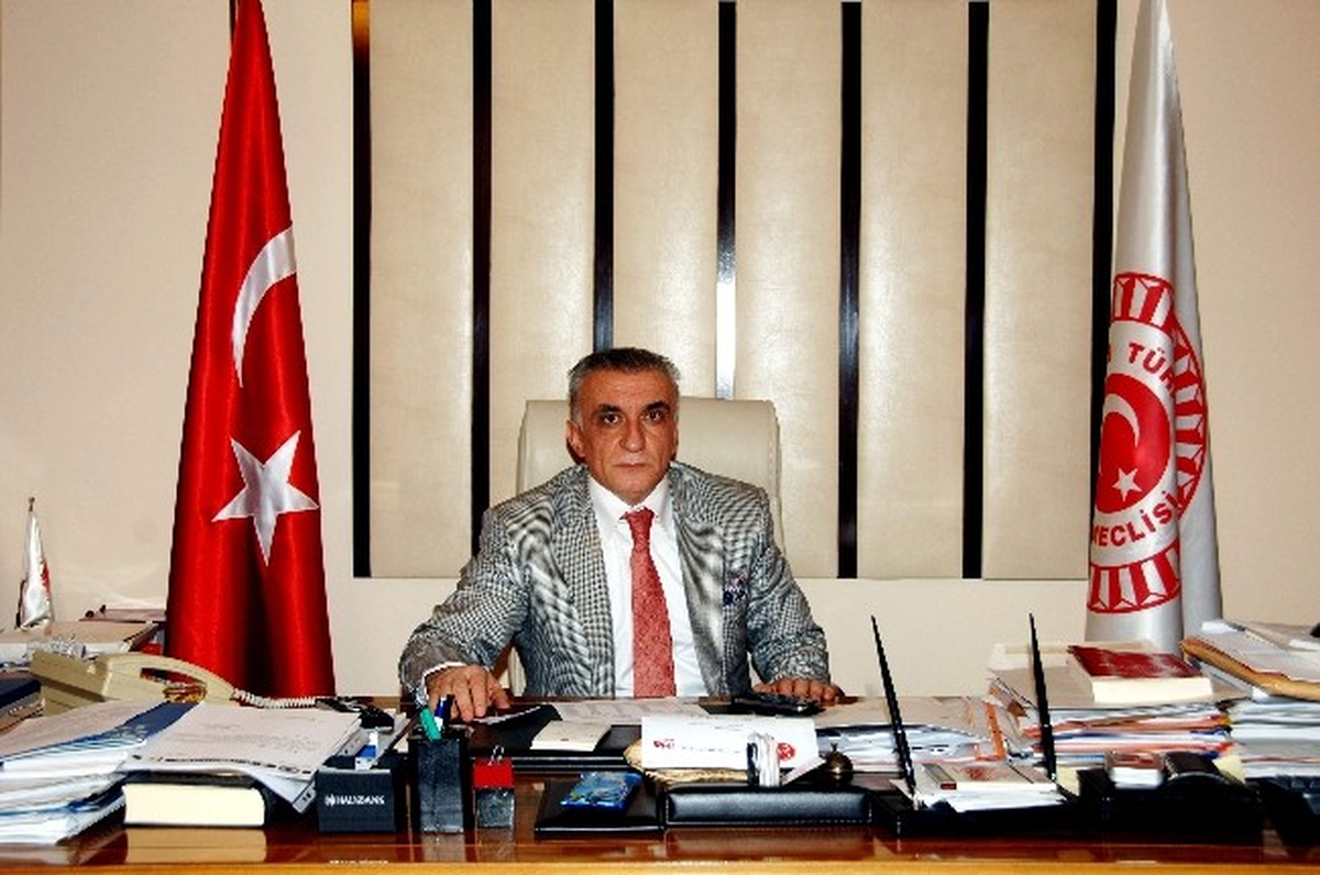 MHP\'li Uzunırmak\'tan Uzunırmak\'tan Dışişlerine Amblem Sorusu