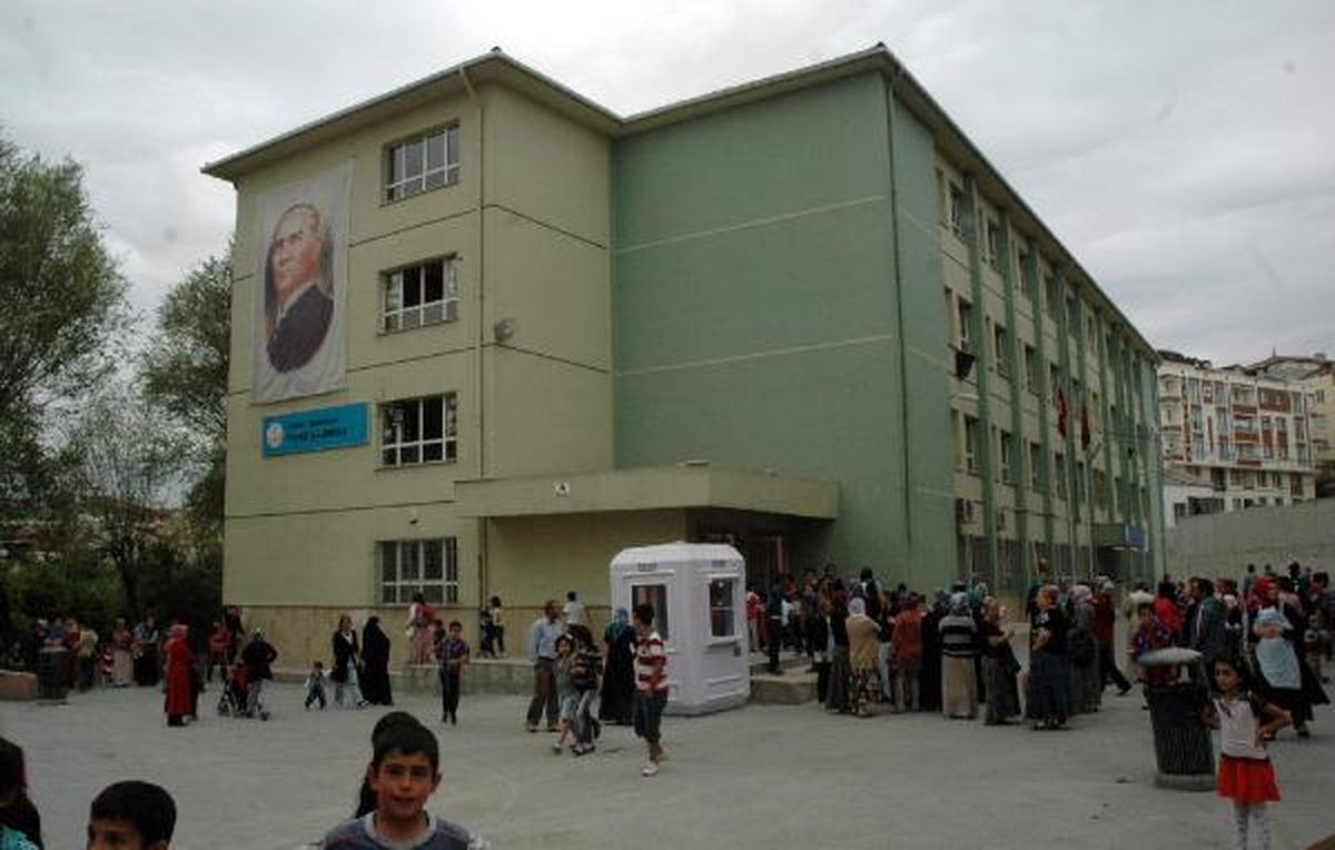 Okul Merdivenlerindeki Kavga Ölümle Bitti