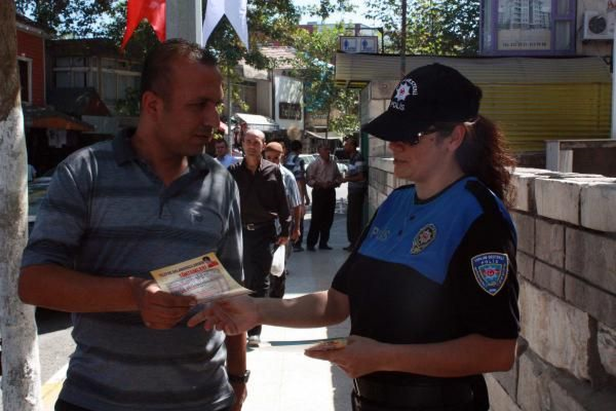 Polisten vatandaşlara afişli, broşürlü dolandırıcılık uyarısı ADIYAMAN