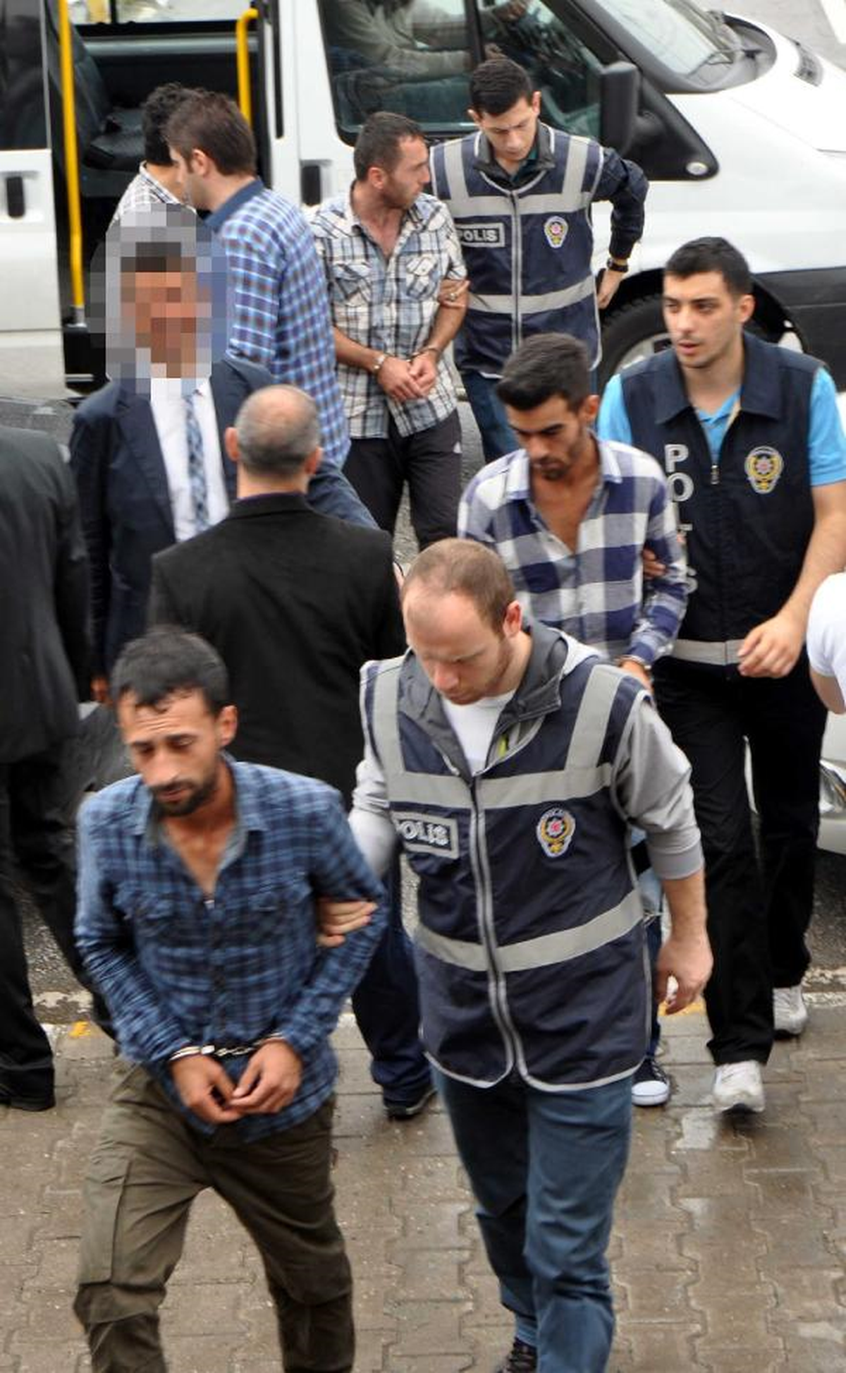 Sakarya\'da Genç Kıza Şantaj Yapan 2 Kişi Tutuklandı