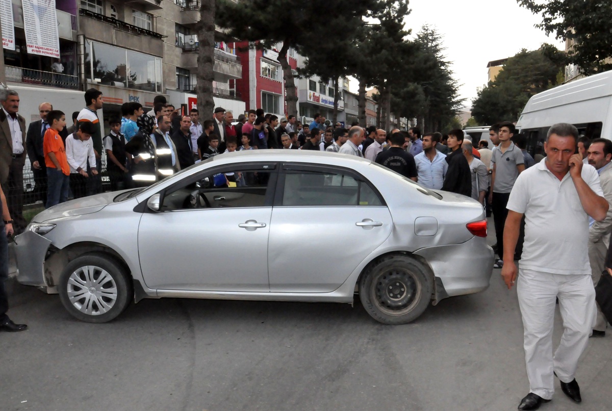Tatvan\'da Zincirleme Trafik Kazası: 2 Yaralı