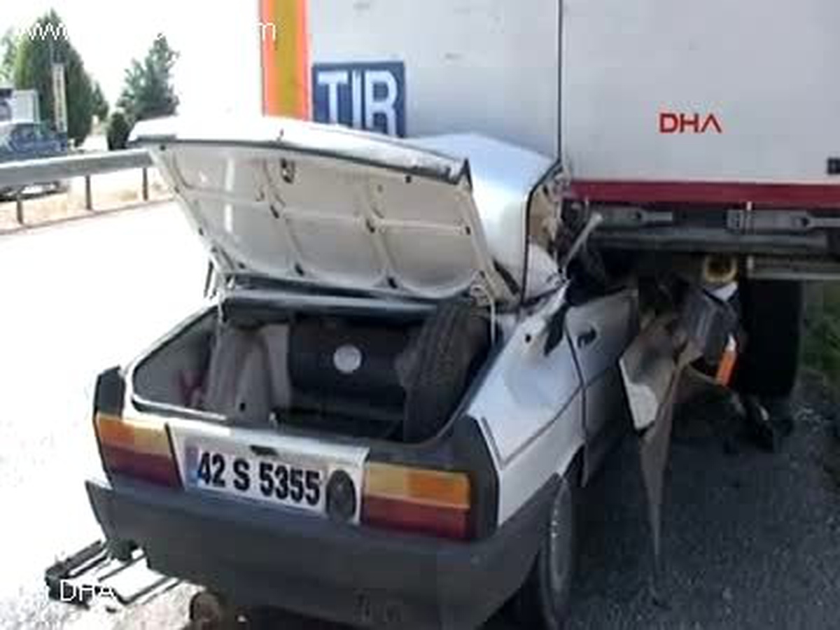 Tır\'ın Altında Kalan Otomobilin Sürücüsü Feci Şekilde Can Verdi