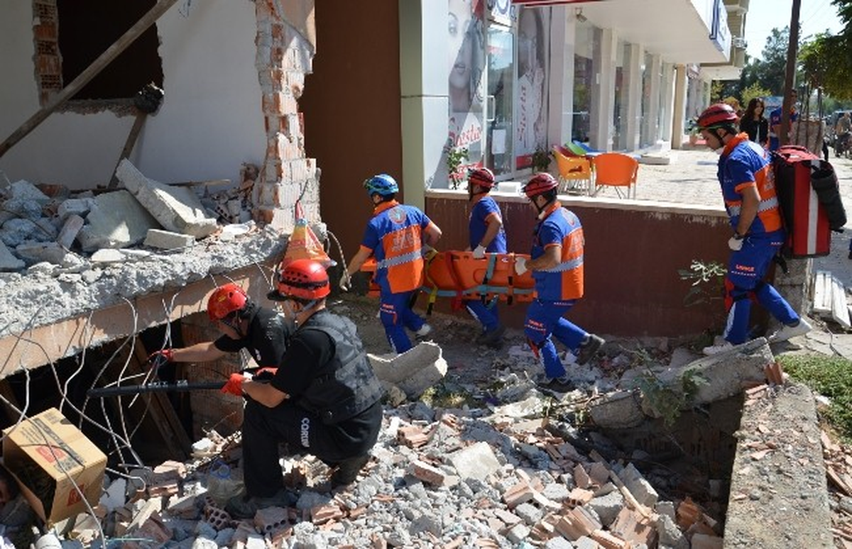 Umke\'den Gerçeği Aratmayan Deprem Tatbikatı