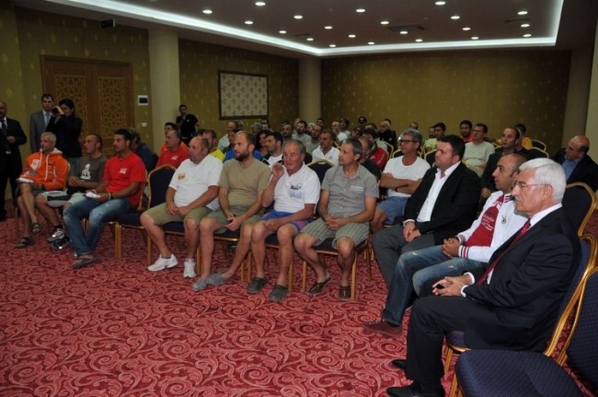 Vali Koca, Yarışmacılarla Bir Araya Geldi