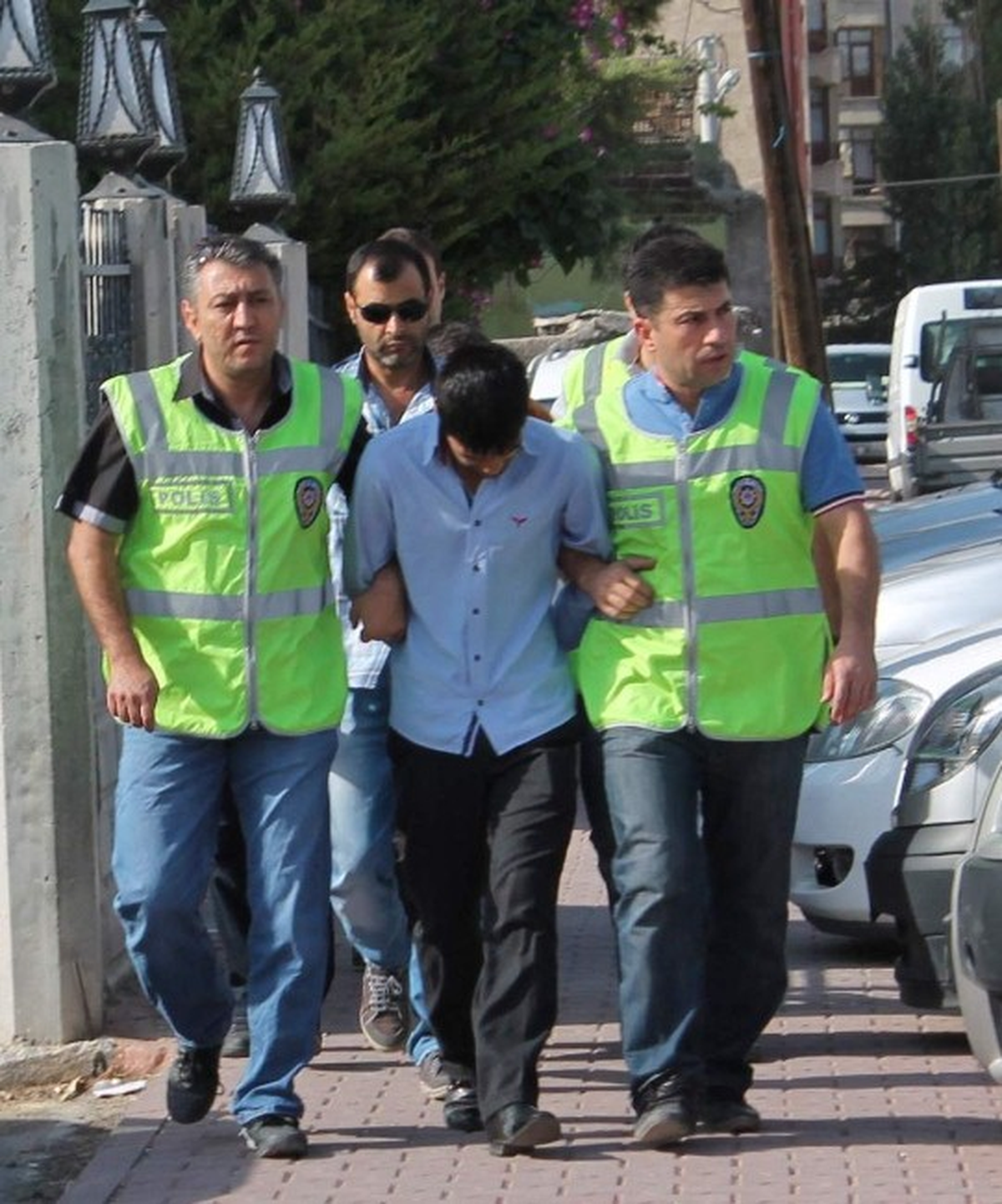 Yanan Apartmandan Hırsızlık Yaptılar