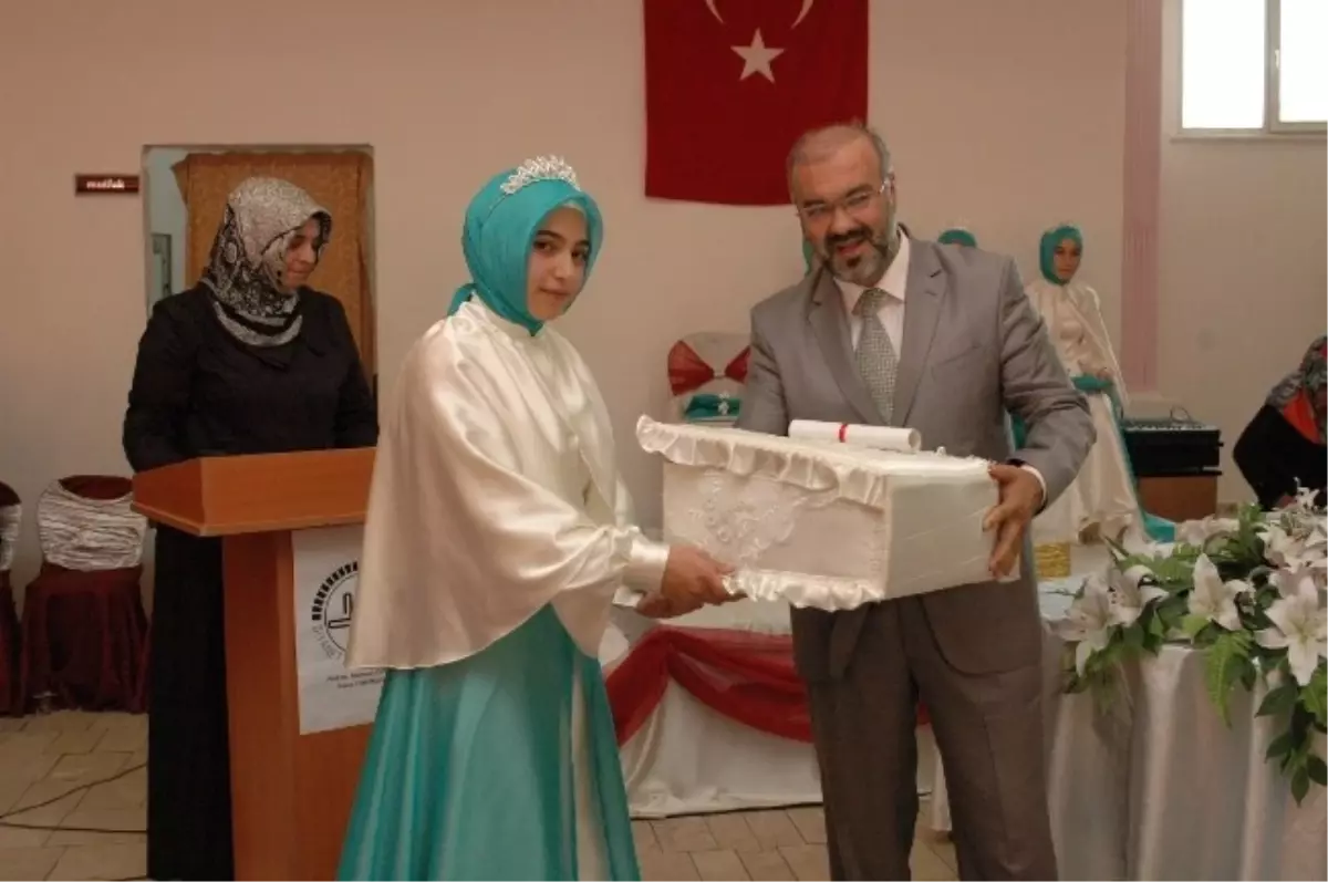 Yenişehirli Hafızlar Taçlarını Giydi