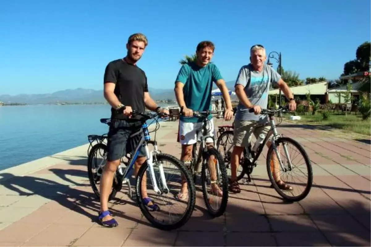 Yerleşik 3 İngiliz, Kanserli Çocuklar İçin 11 Bin Kilometre Pedal Çevirecek