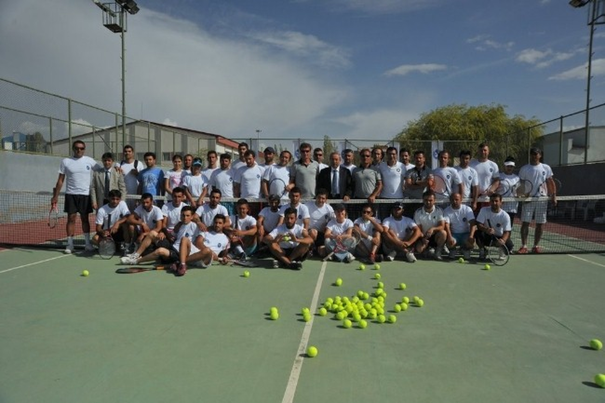 Yyü\'de 1. Kademe Yardımcı Tenis Antrenörü Kursu Başladı