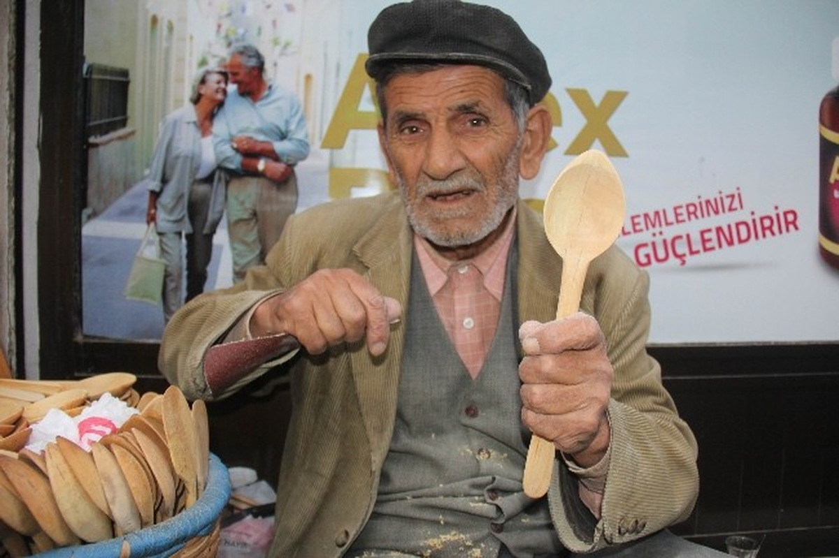 60 Yıldır Şimşir Kaşık Satıyor