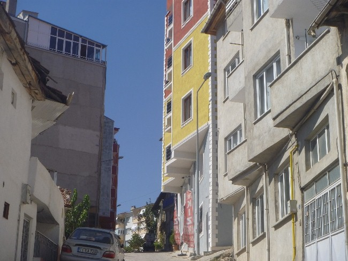 Bilecik\'te Yola Karşı Bina Çıkmalarına Vatandaşlardan Tepki