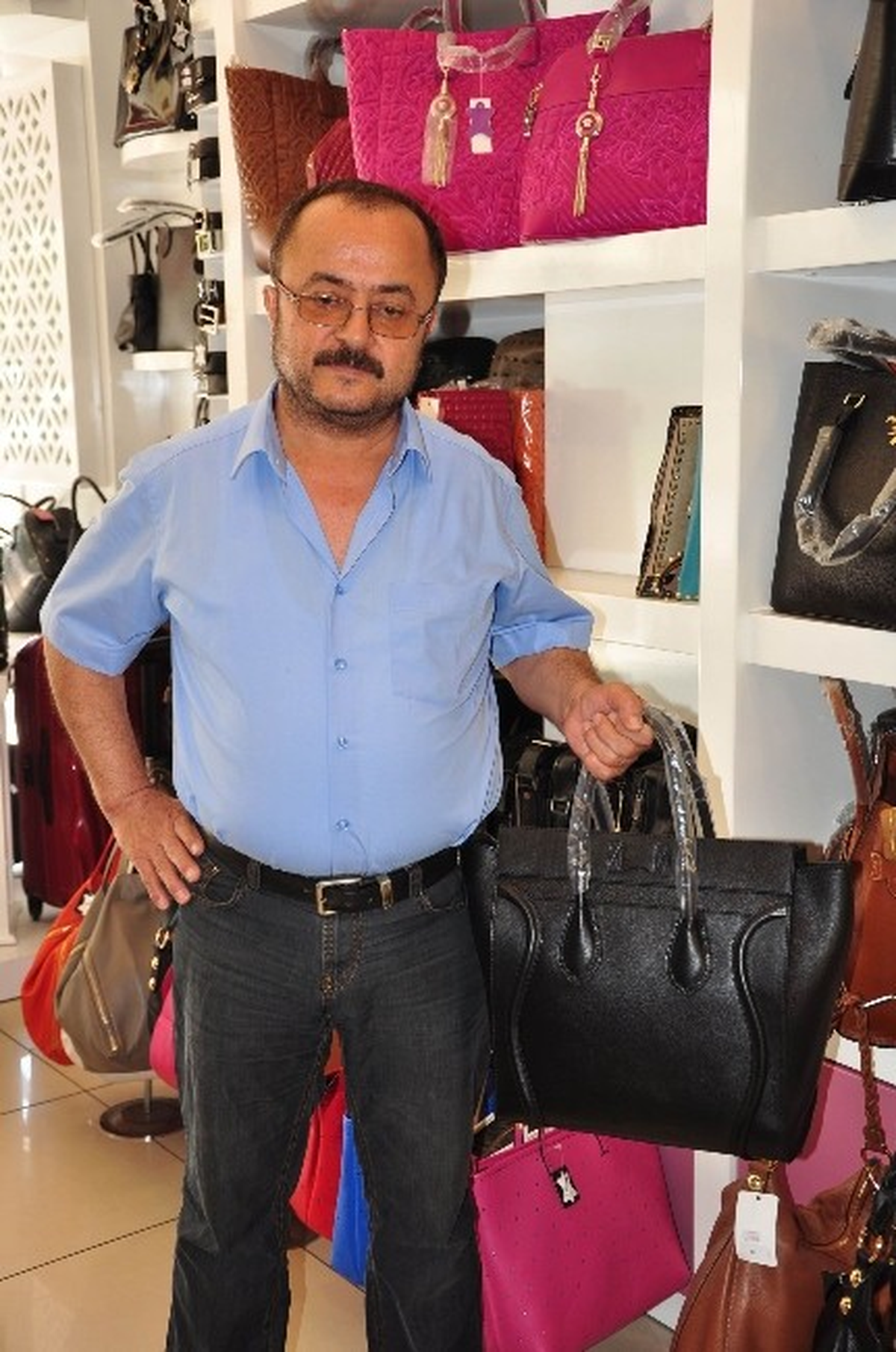 Çanta Çalan Turist Kadın Kamerada