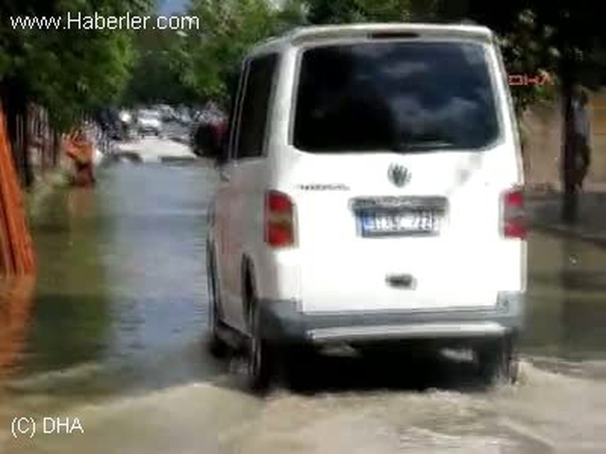 Ceyhan 20 Dakikalık Yağmura Teslim