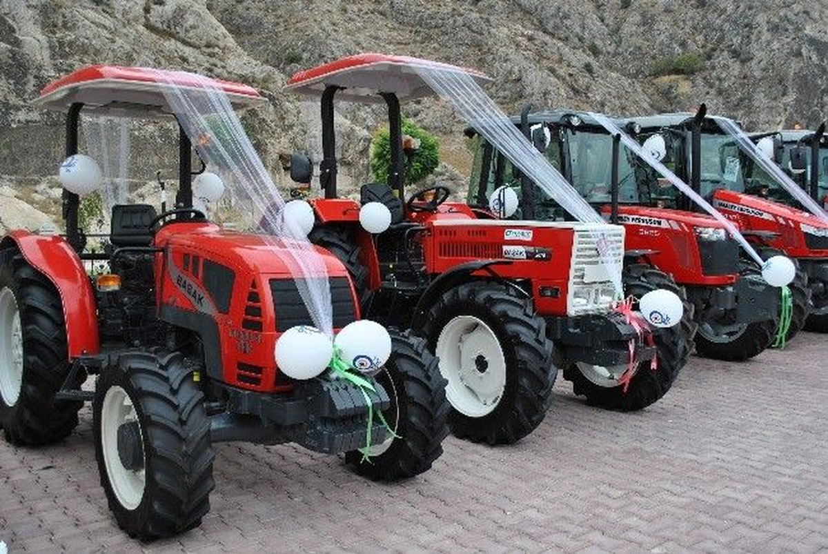 Çiftçilere 60 Traktör Dağıtıldı