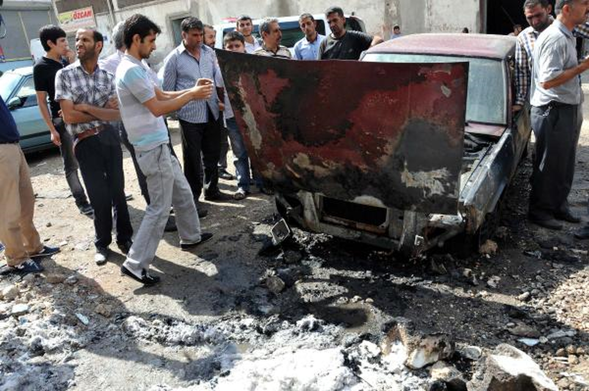 Çocukların Yaktığı Ateş Otomobillere Hasar Verdi