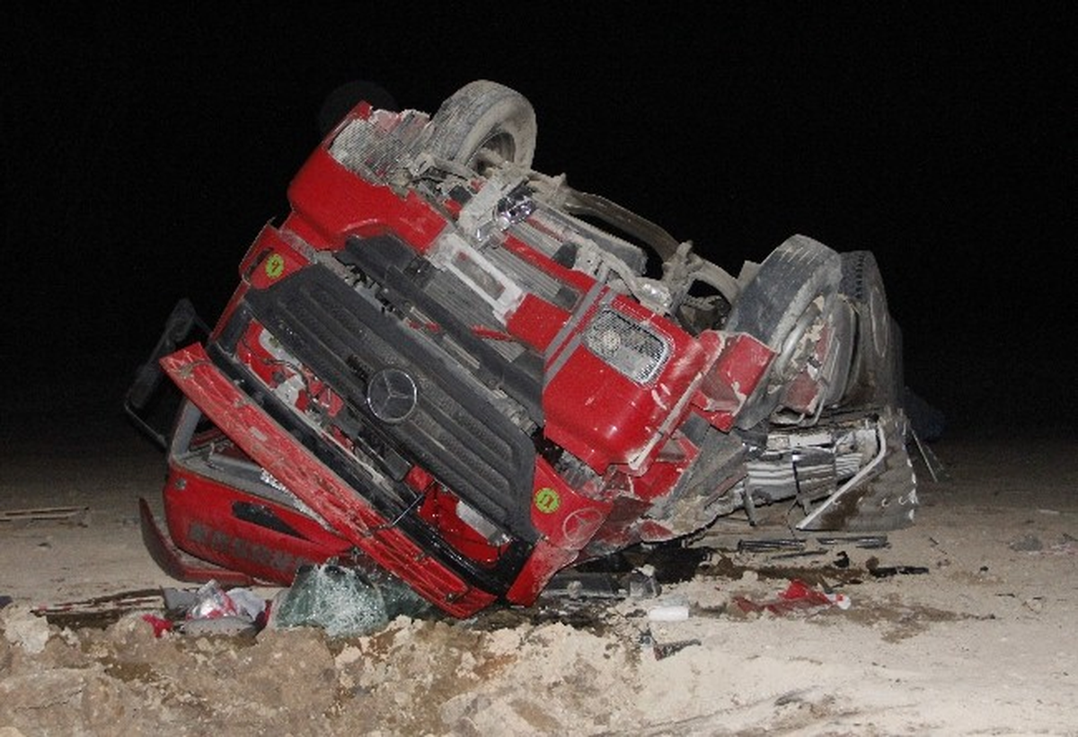 Freni Patlayan Mermer Yüklü Tır Devrildi: 2 Yaralı