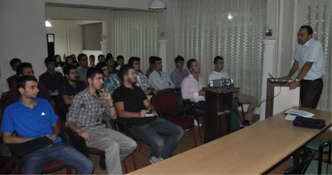 Hif Aday Hakemlerine Seminer Veriliyor