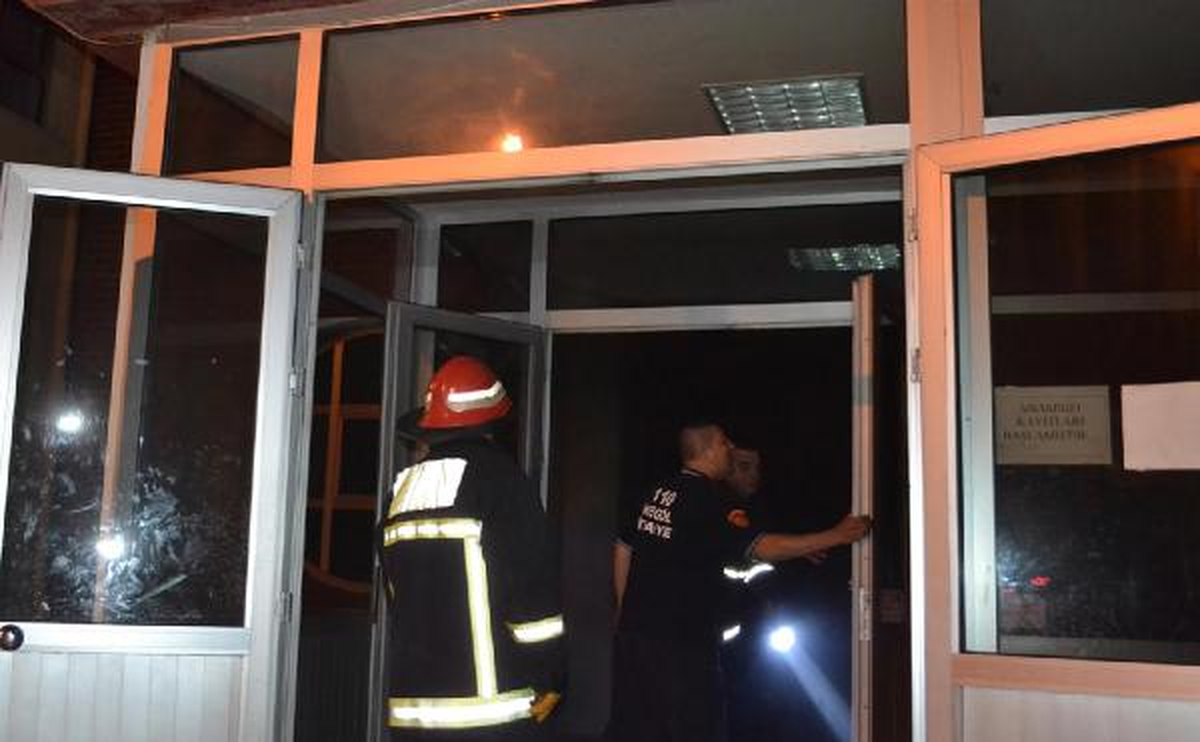İnegöl\'de İlköğretim Okulundaki Yangın Korkuttu