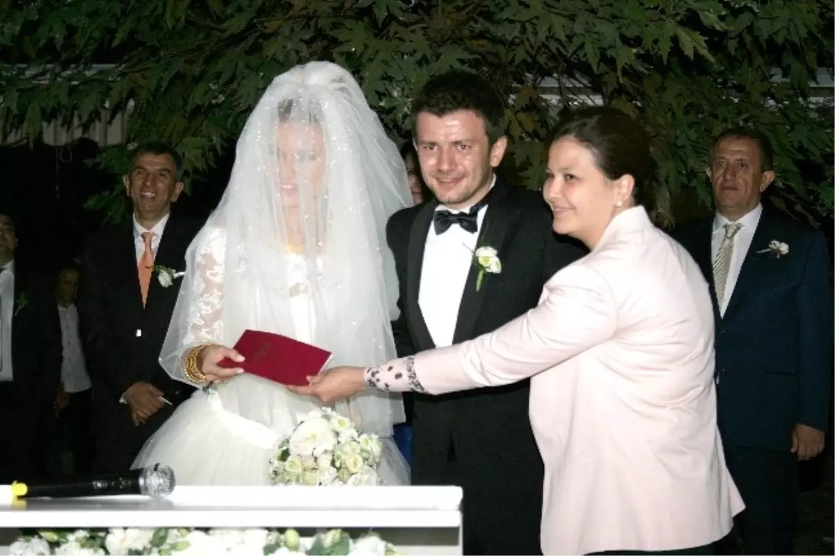 İş Adamının Oğluna Dokuz Şahitli Nikah