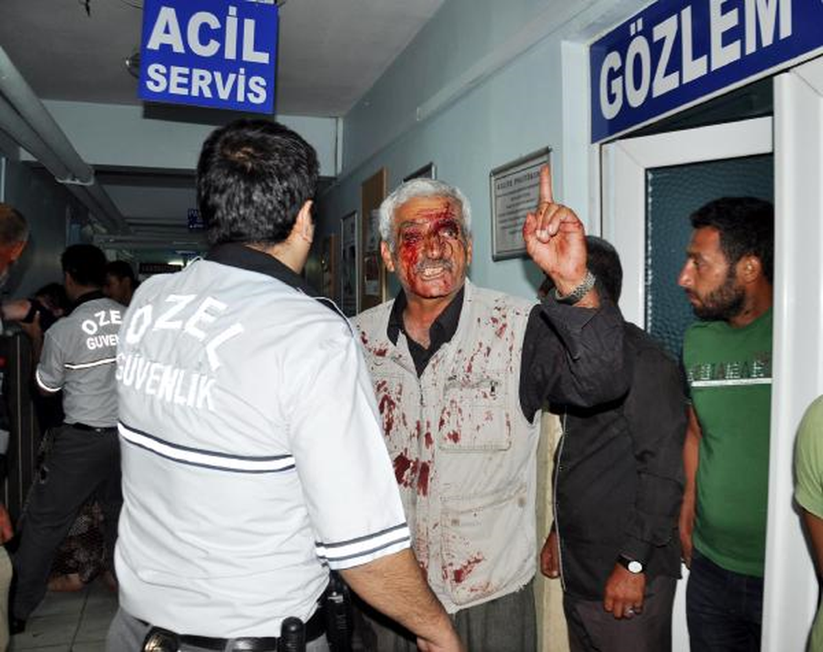 Amca Çocuklarının Bıçaklı Kavgası: 4 Yaralı