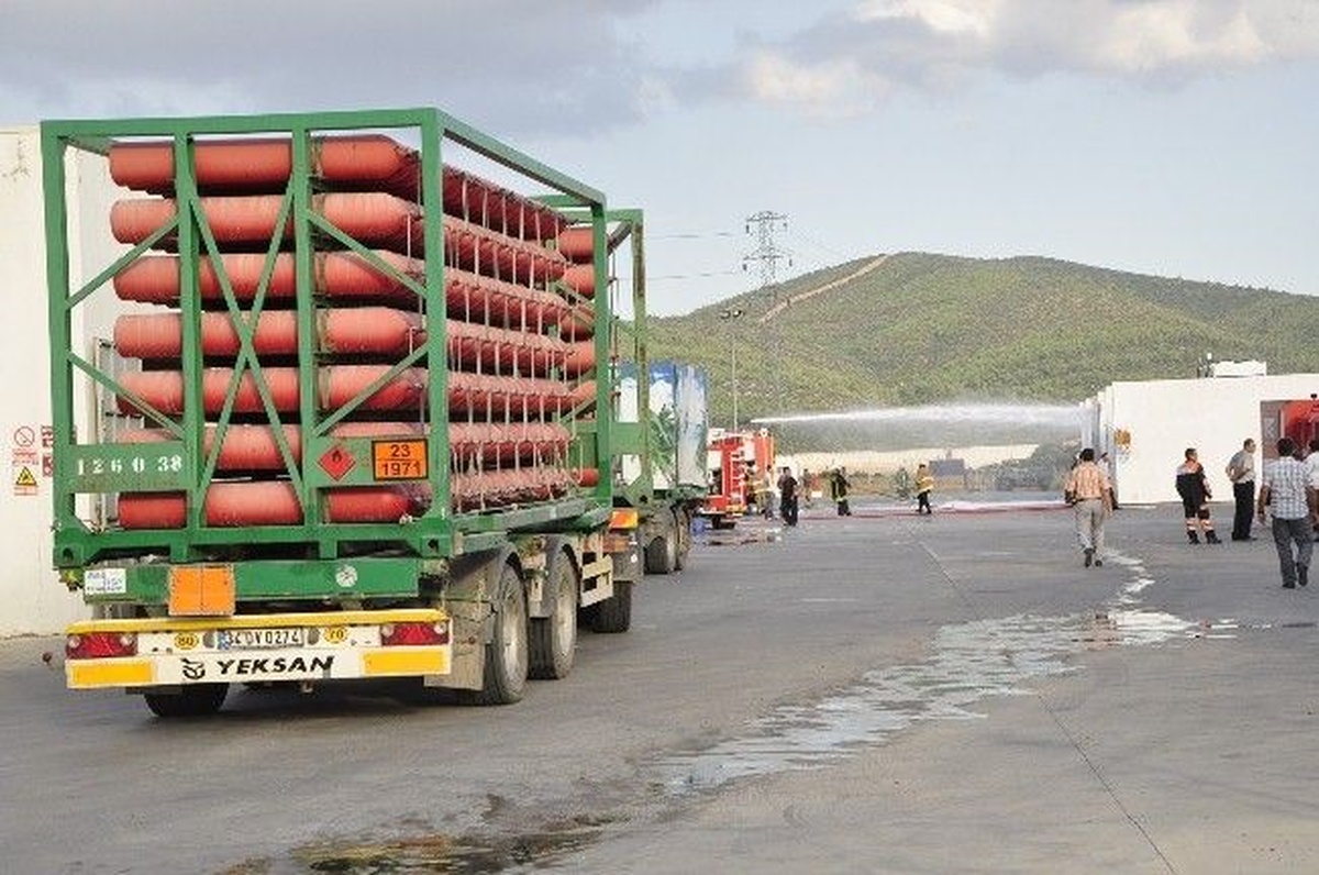 İzmir\'de Doğalgaz Dolum Tesisinde Patlama