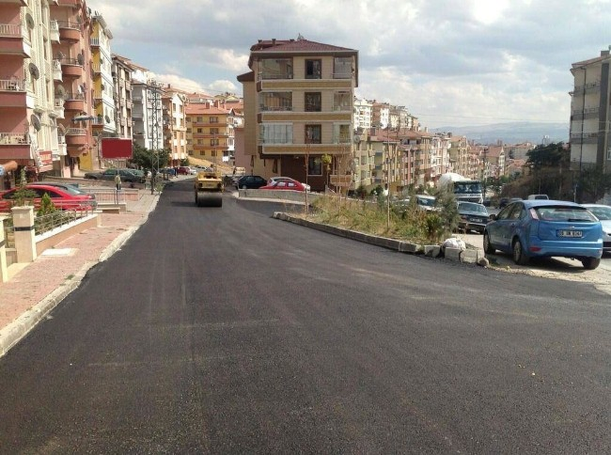 Keçiören\'de Asfalt Çalışmaları Sürüyor