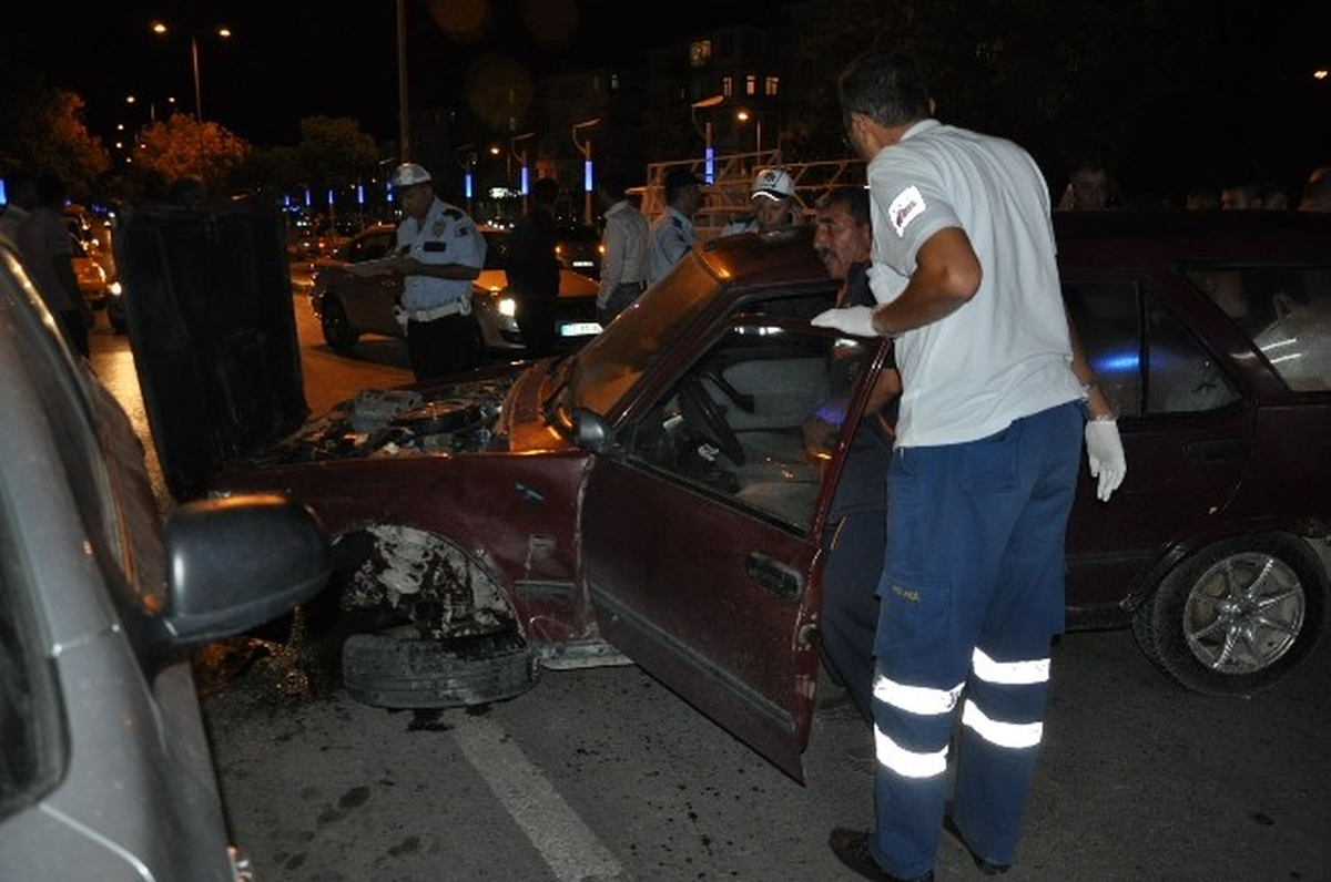 Kırıkkale\'de 2 Trafik Kazası: 4 Yaralı